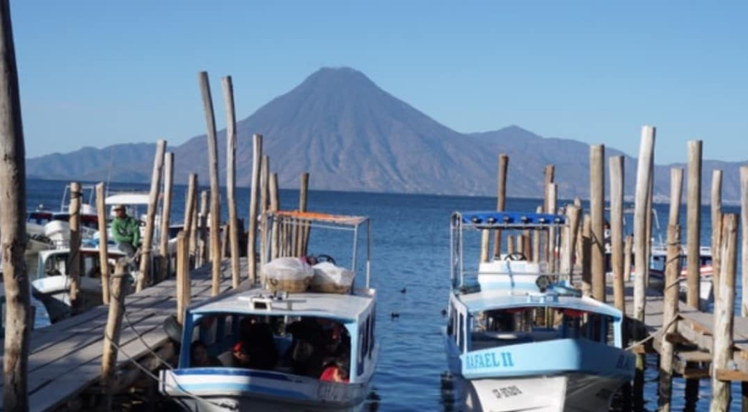 아티틀란 호수(Lake Atitlan) 파나하첼(Panajachel)의 부두 풍경