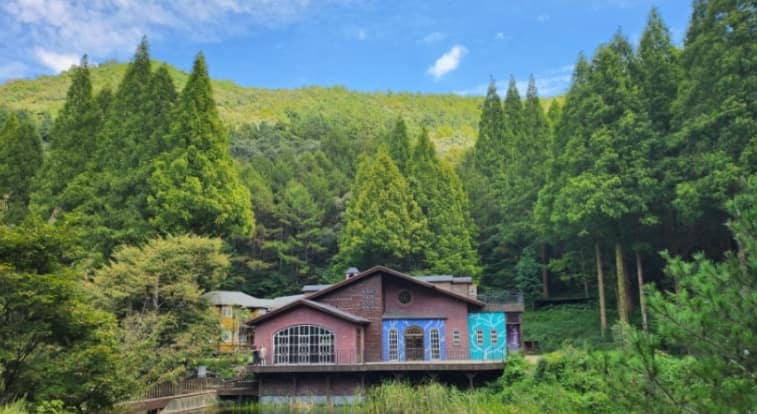 충남 논산 온빛자연휴양림. 숲속의 안식처. 숙박부터 즐길 거리까지! 2 숙박 시설, 내 취향에 맞춰 골라봐!